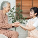 高齢の親とどうつながる?連絡が難しい介護世帯に必要な“やさしいテクノロジー”