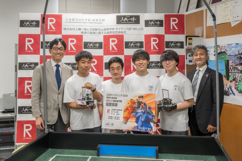 若き開発者たちの熱意が世界を動かす 高校生ロボットチーム「AIR」がロボカップジュニア世界大会で躍進