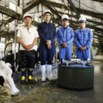 餌寄せ作業を自動化へ リックス開発の国産ロボットが酪農を変える