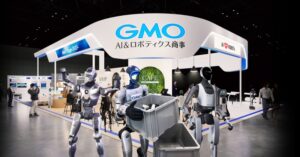 カフェも倉庫もロボットが担当へ ヒューマノイド3体が見せた“共存のリアル”