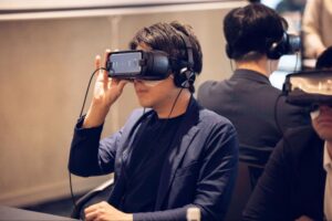 VRで「見えない障がい」を体験、レバレジーズが障がい者雇用の企業研修を開催