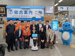 市役所で“歩くAI”が道案内　静岡市清水区役所で「AICO」とロボットの実証実験が始動